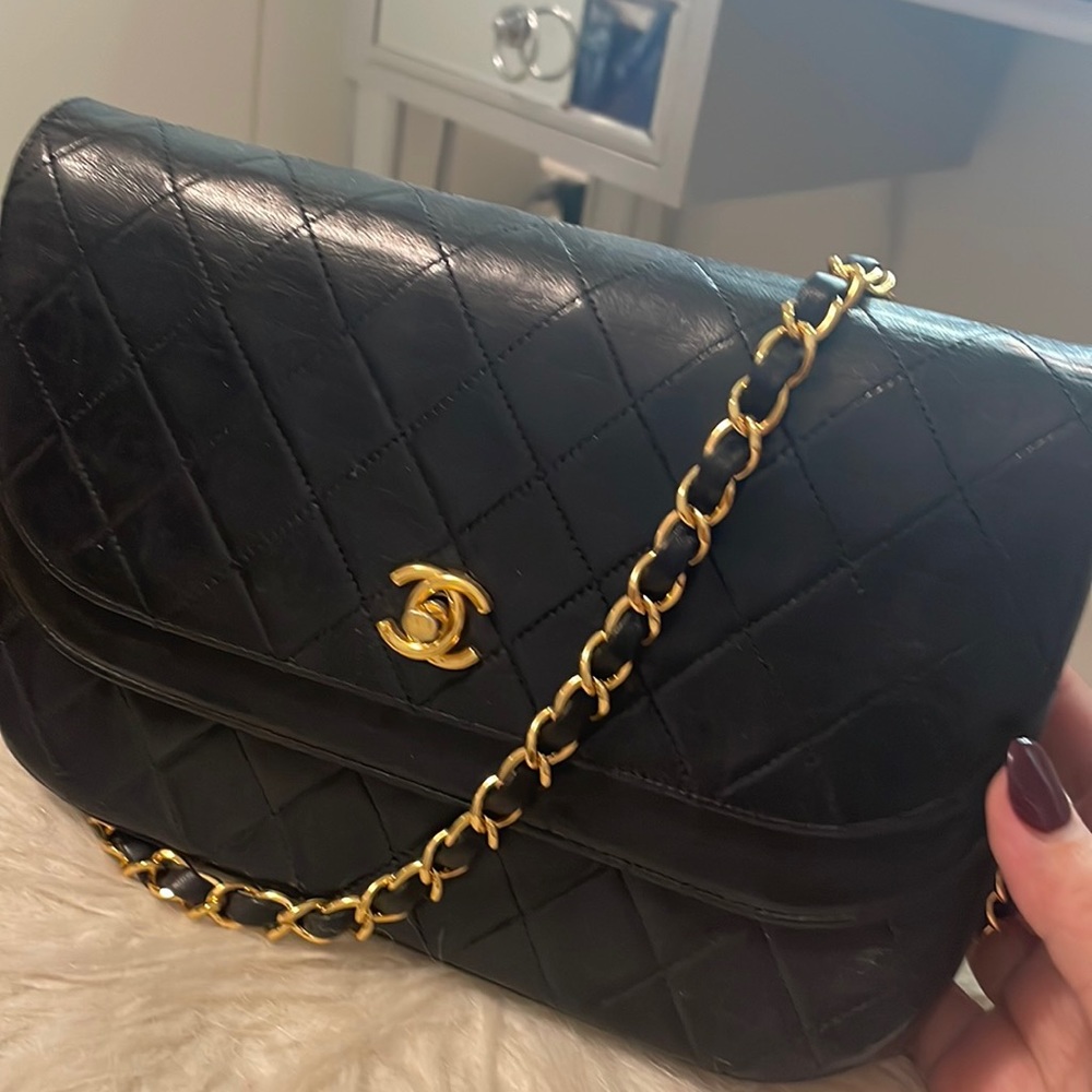 Beautiful vintage Chanel bag in excellent condition